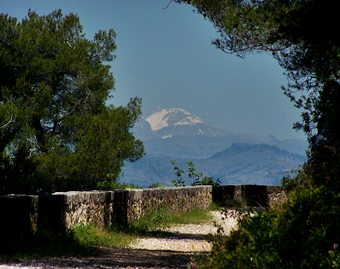 path between Col de Quatre Chemins
                              and Col d'Eze
