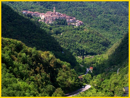 Castellvitoorio from lower approach to Colle Langan